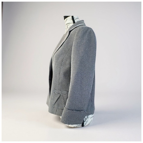 Tahari ASL Women's Two-Button Blazer. Black, White. Size 6 - Picture 5 of 6